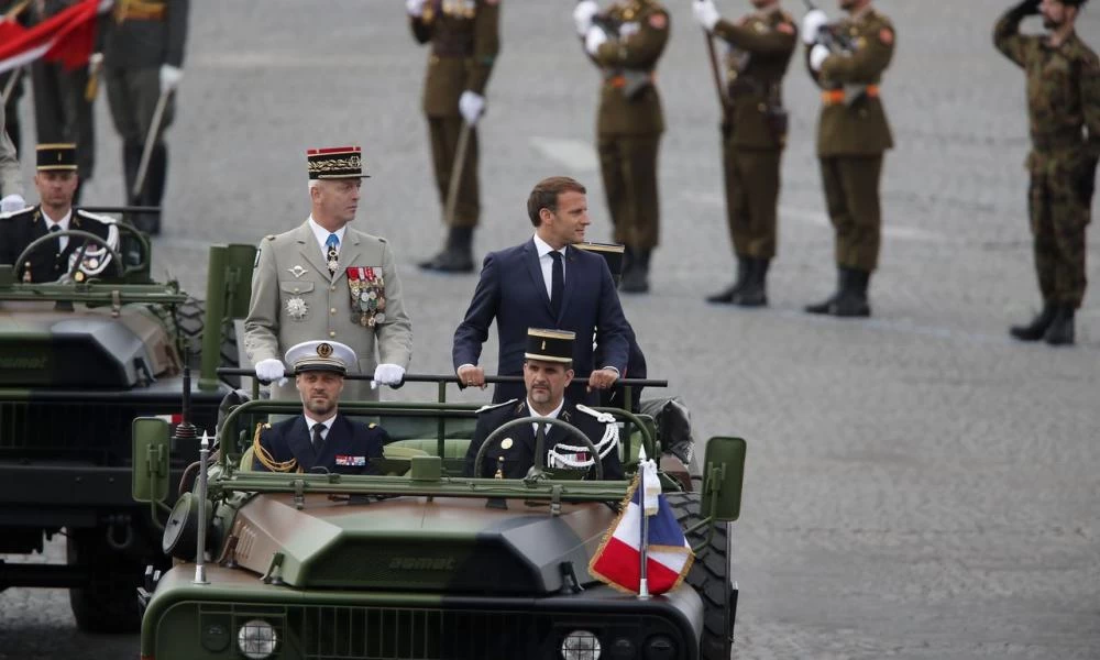 ''Σεισμός'' στη Γαλλία: Εν ενεργεία στρατιωτικοί στηρίζουν την επιστολή των στρατηγών